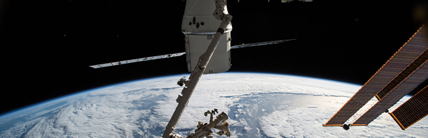 Crew Monitors Student Contest, Packs Dragon and Works Biomedical Science – Space Station