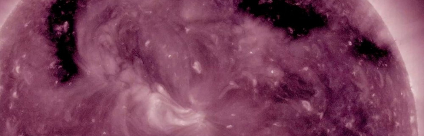 New Hole in Sun`s Atmosphere Lets Particles Spew Out