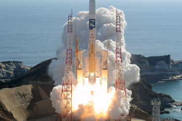 Photos: H-IIA Blasts Off Ocean-Side Launch Pad with Climate Observatory & Technology Satellite