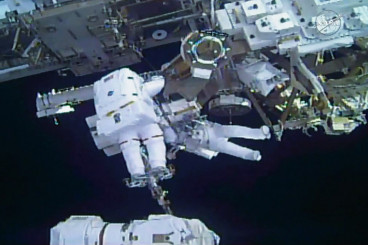 Spacewalkers Wrap Up Robotic Hand Transfers – Space Station