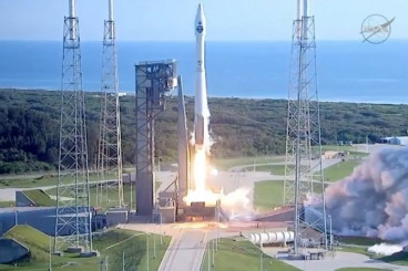 Videos: Atlas V Blasts off from Florida with TDRS-M Satellite