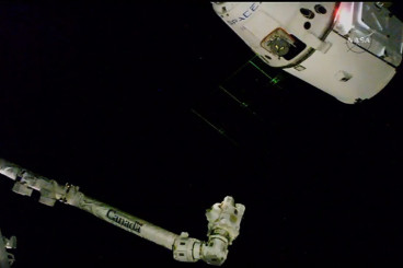 Astronauts Capture Dragon Loaded With New Science