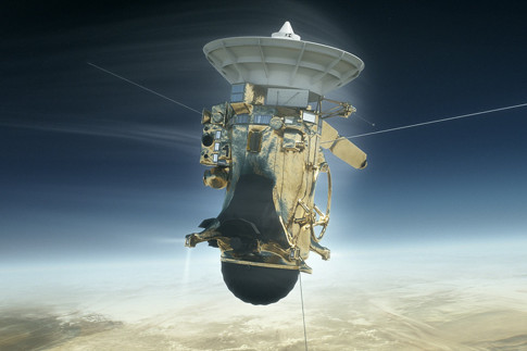Cassini Probes Last Saturn Mysteries 1 Month from Demise