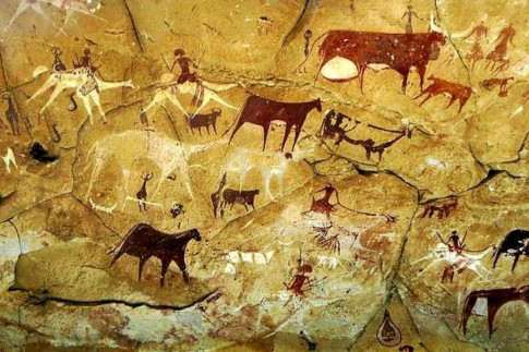 Chad's ancient Ennedi cave paintings defaced - BBC News