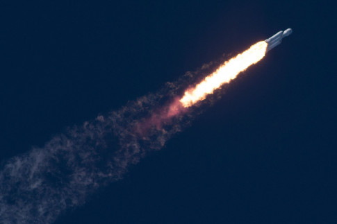 Elon Musk Explains Why SpaceX`s Falcon Heavy Core Booster Crashed