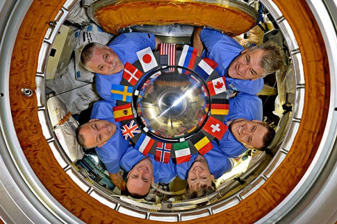Expedition 52 Awaits Wednesday Dragon Arrival, Thursday Spacewalk