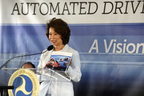 Feds Take Hands-Off Approach to Driverless Tech, Worrying Consumer Groups