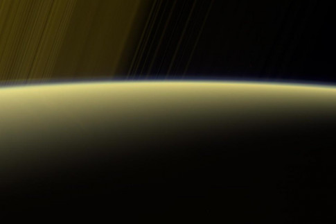 How Long Is a Day on Saturn? Cassini Is Racing to Find Out in...