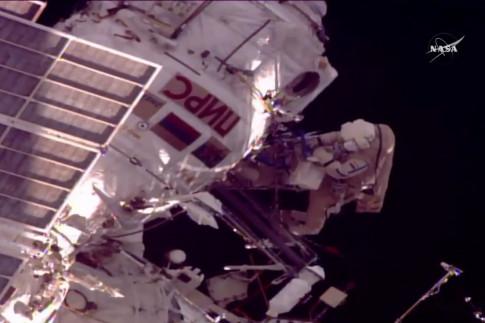 @iss101: Both spacewalkers confirm their...