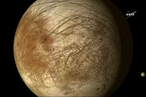 Organic compounds found by Saturn moon mission