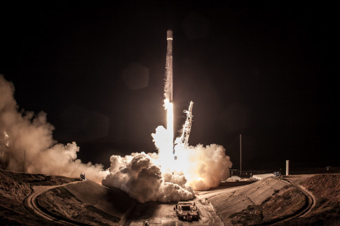 Photos: Falcon 9 Takes Flight with Fourth Set of Iridium-NEXT Communications Satellites