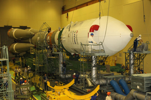 Photos & Video: Soyuz Rocket Assembly for large Cluster Launch