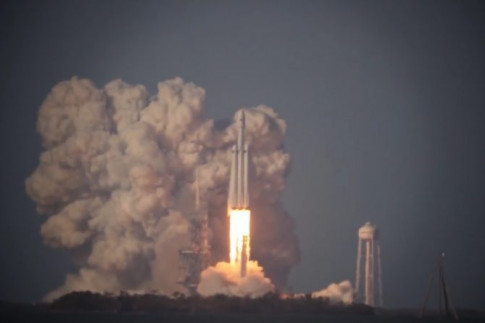 Video Collection: Falcon Heavy Launch & Simultaneous Booster Return from around Cape Canaveral – Spaceflight101