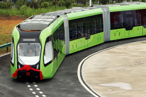 World`s first railless train: China unveils hybrid self-driving electric vehicle