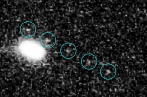 Zwergplanet in Opposition - Pluto und die Ziele dahinter