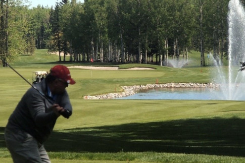 Finding the fairway despite the trees in Sundre
