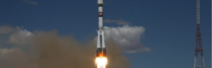 Photos: Soyuz Races into clear Skies with 73 Satellites