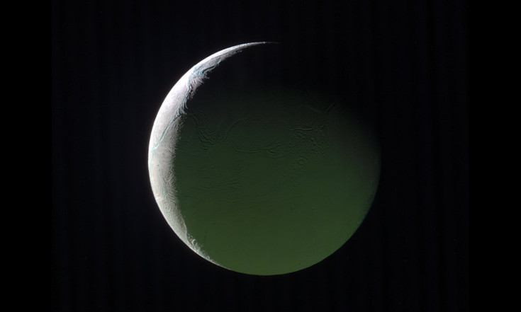 Crescent Enceladus: Icy Saturn Moon Shines in Cassini Photo