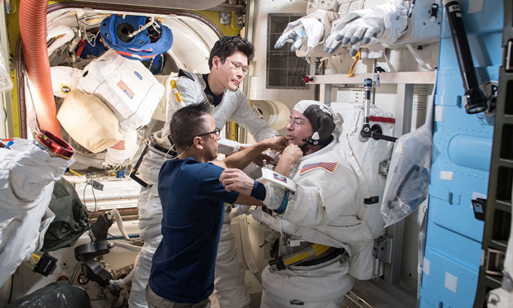 Crew Looks to Monday Spacewalk and Works on Science Hardware – Space Station