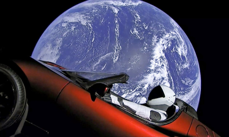 Falcon Heavy: "Offensichtlich fliegt da jetzt ein Auto im Orbit"
