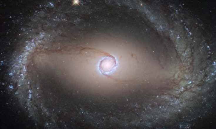 Hubble Telescope Sees Merging `David and Goliath` Galaxy Pair...