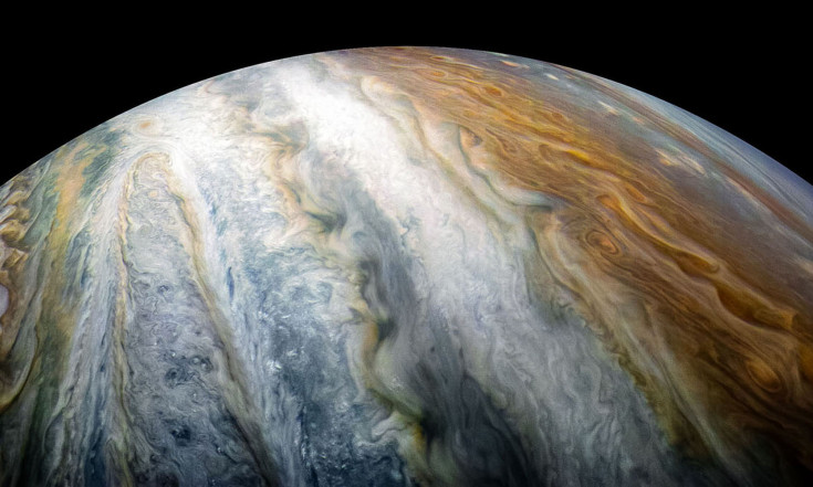Jupiter`s Stripes Reveal Stunning Details in New Juno Probe Images