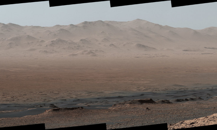 Mars Rover Curiosity Takes a Break to Survey Conquered Terrain (Photos, Video)