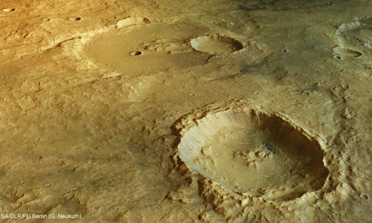 Mega-Landslides on Mars May Speed Down Slopes at 450 Mph