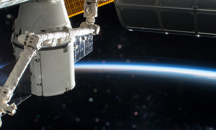 Robot Arm Finishes Swapping Experiments Outside Dragon – Space Station