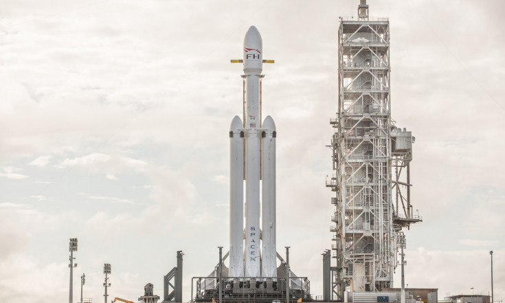 SpaceX`s Falcon Heavy Rocket: By the Numbers